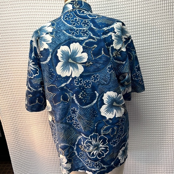 Box-Office Island Blues and White Casual Beachy Print Shirt. Size Large. EUC. - Picture 3 of 6